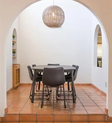 Spacious Arcadia Lite House W Pool Mtn Views Сasa de vacaciones *